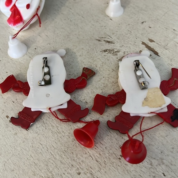 Lot MCM Hong Kong articulated movable Santa & Snowman pin brooch - Picture 5 of 6